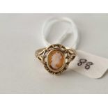 A cameo ring 9ct size N 1.9 gms