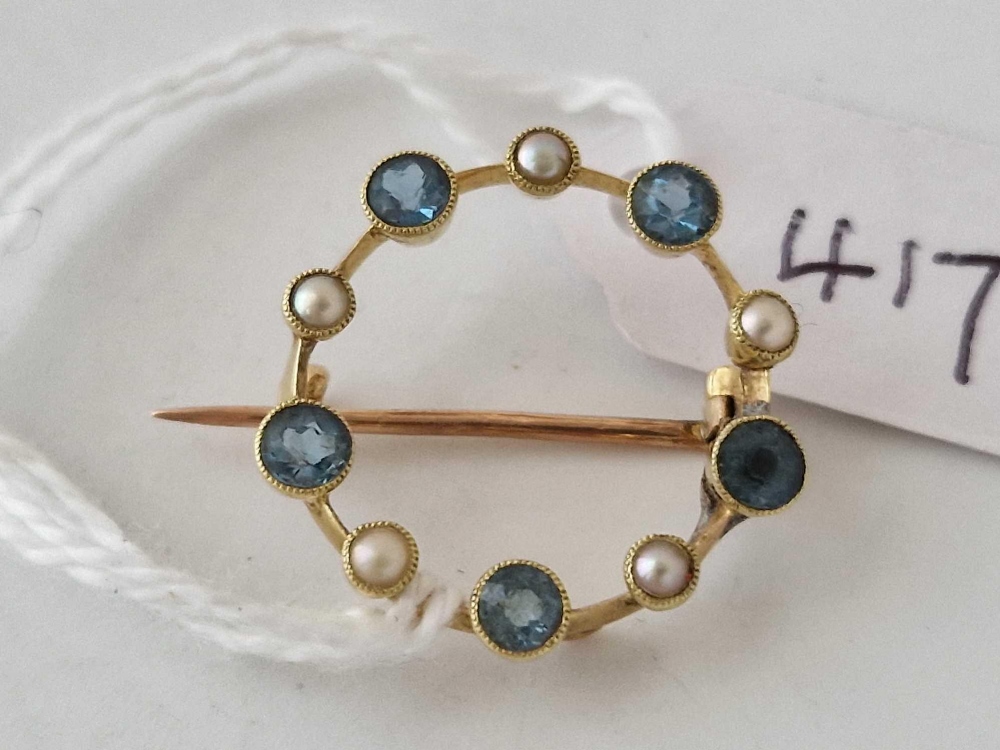 A antique circular aquamarine and pearl set brooch 15ct gold