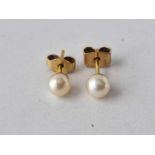 A pair of pearl ear studs 9ct