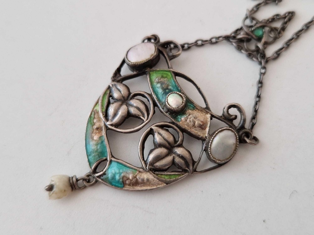 A Edwardian silver enamel and MOP art nouveau pendant necklace - Image 2 of 3