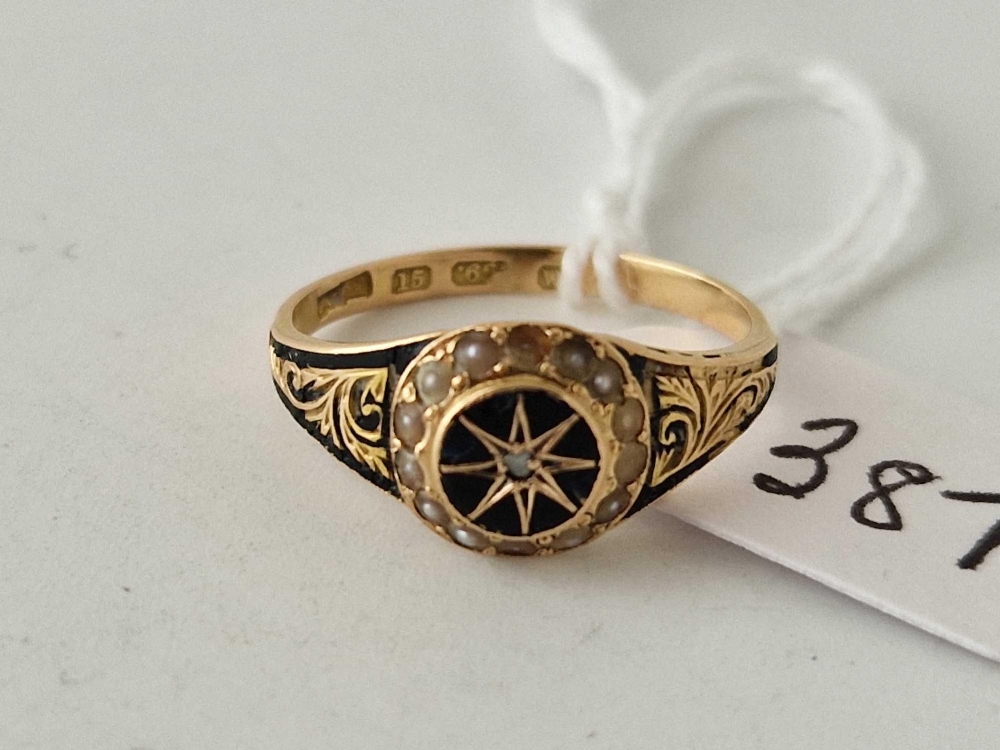 A mourning ring 15ct gold size M 2.2 gms