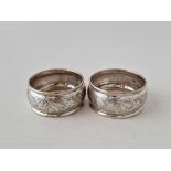 A pair of napkin rings engraved with foliage, Birmingham 1899