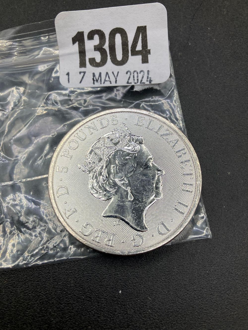 2oz Queens coin - Image 2 of 2