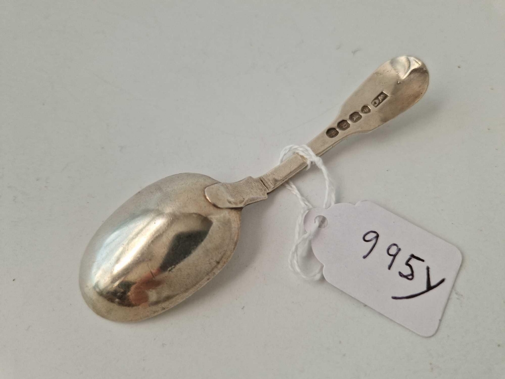 Georgian crested caddy spoon, fiddle pattern. London 1830 By W C - Image 3 of 4
