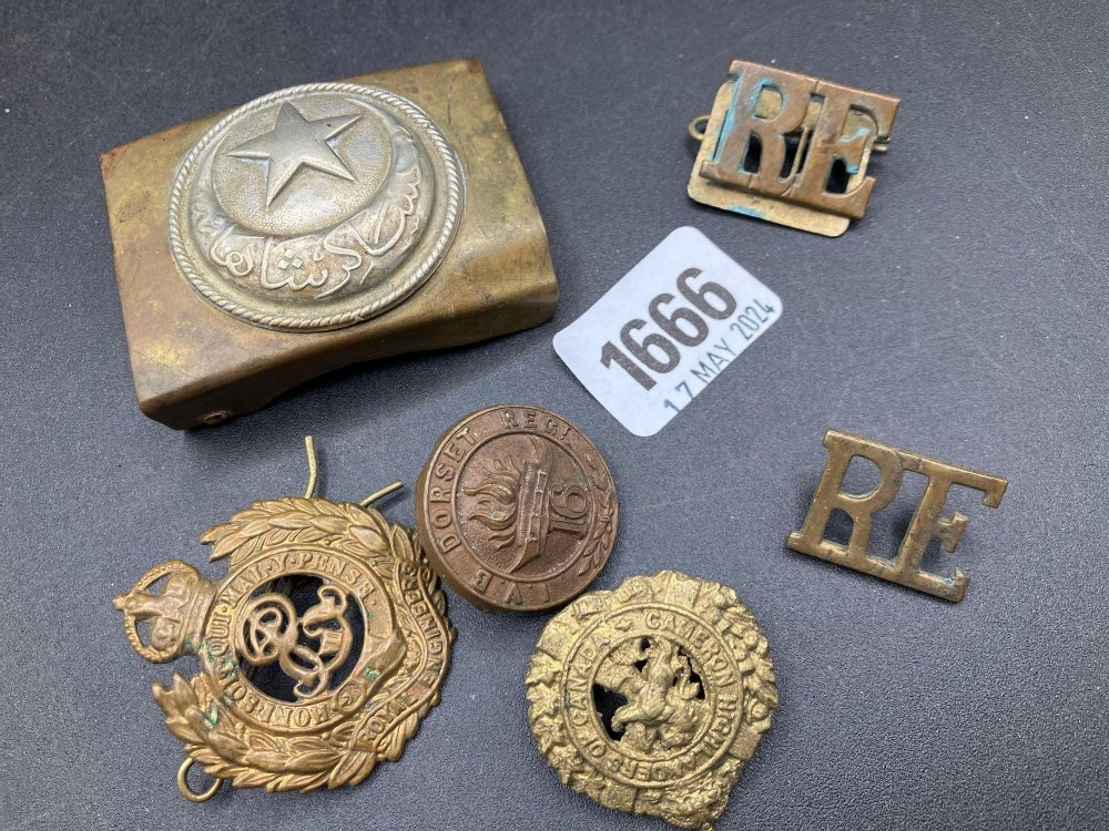 Four Military Badges - Bild 2 aus 2