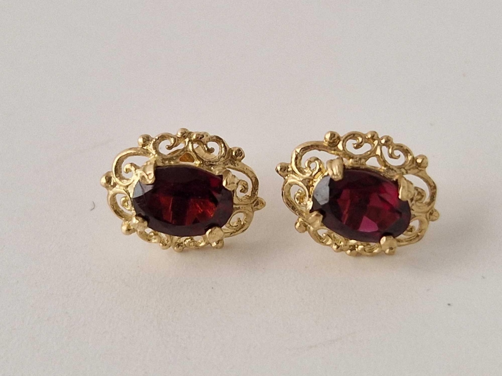 A pair of garnet stud earrings 9ct 1.7 gms