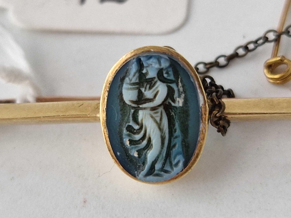 A hard stone cameo brooch 15ct gold 3.1 gms - Image 2 of 3
