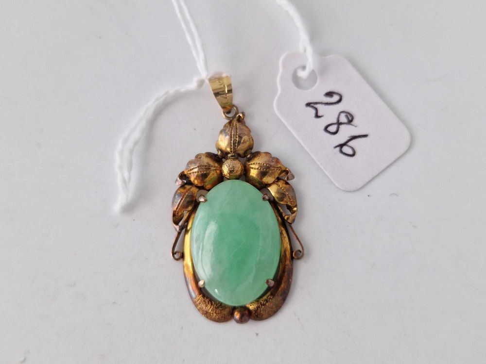 A jadeite pendant 14ct gold 5.2 gms