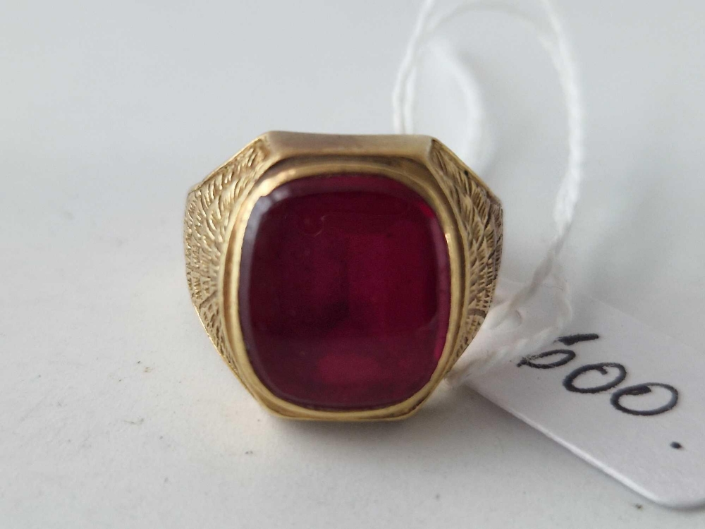 A red stone signet ring set in gold size S 8 gms - Image 2 of 4