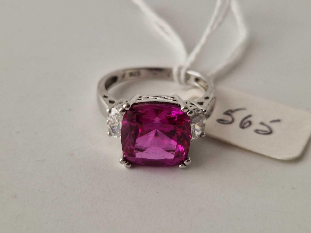 A silver pink stone ring size L