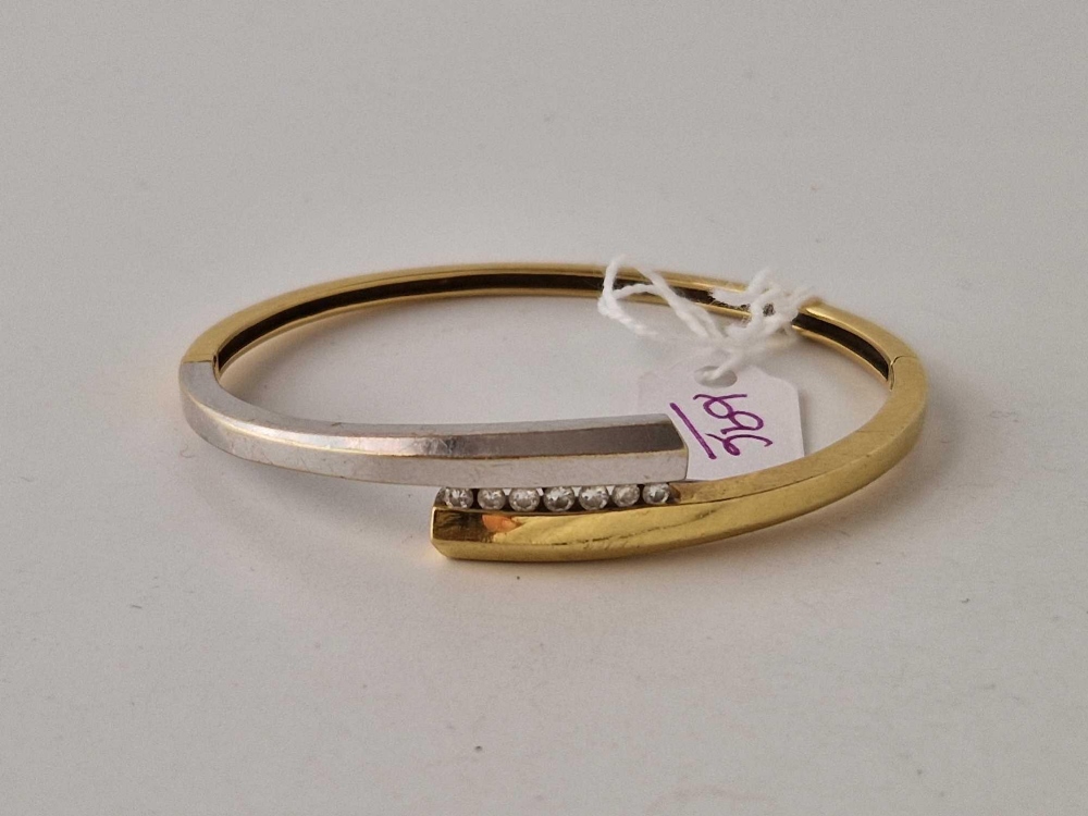 A GOOD TWO COLOUR DIAMOND BANGLE 18CT GOLD 20.5 GMS