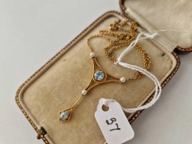 A pretty zircon and pearl pendant 15n inch