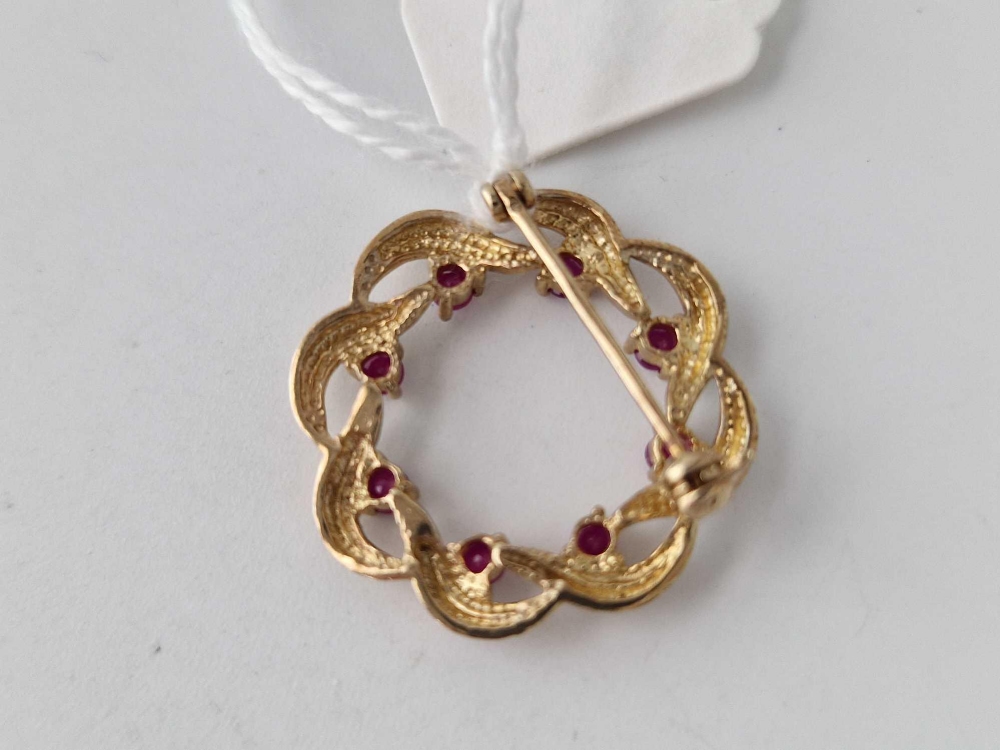 A circular brooch set with ruby's 9ct 3.5 gms - Image 3 of 3