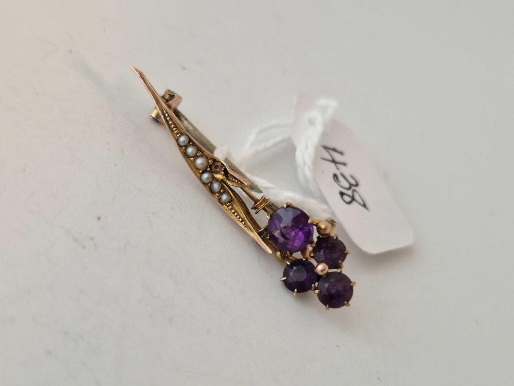 A amethyst and pearl flower brooch one pearl missing 9ct 1.7 gms - Image 2 of 4