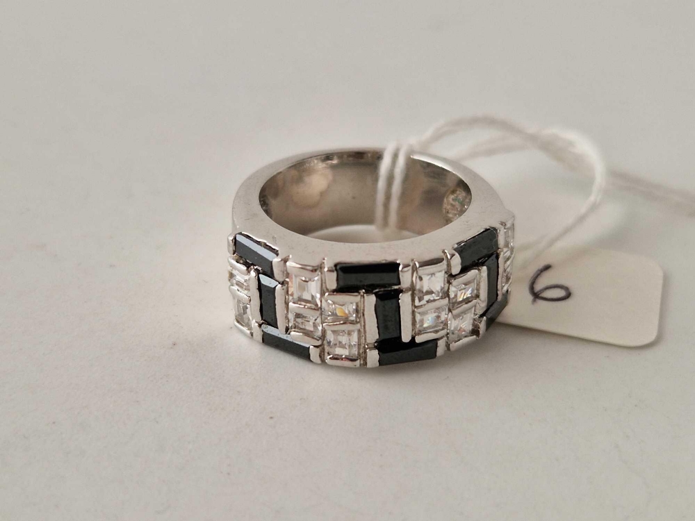 A art deco style heavy silver ring size O