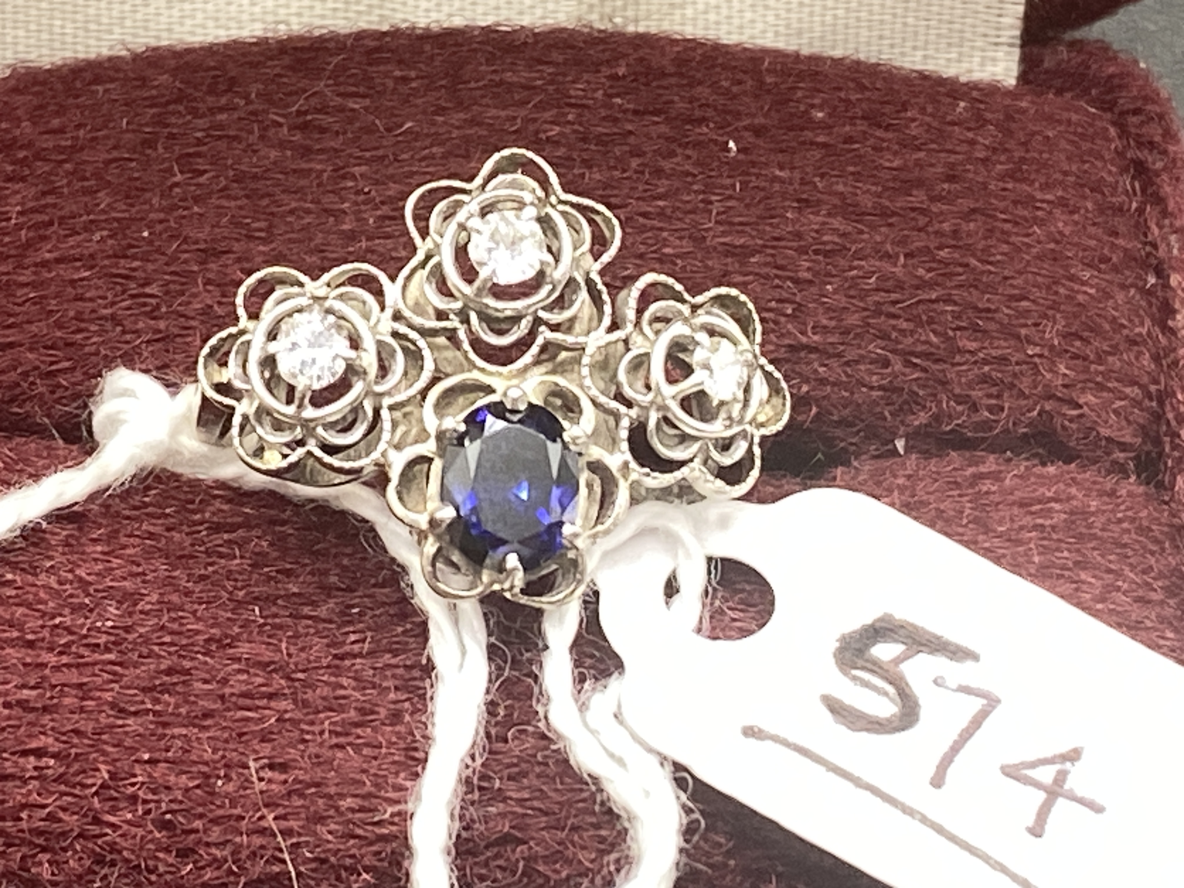 A WHITE GOLD SAPPHIRE AND DIAMOND FOUR STONE RING 18CT GOLD SIZE O 5.3 GMS