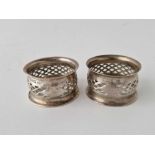 A pair of pierced napkin rings, Birmingham 1906, 35 g