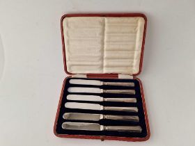 Set of six silver handles tea knives in case. Sheffield 1918