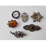 6 x vintage silver brooches 38g
