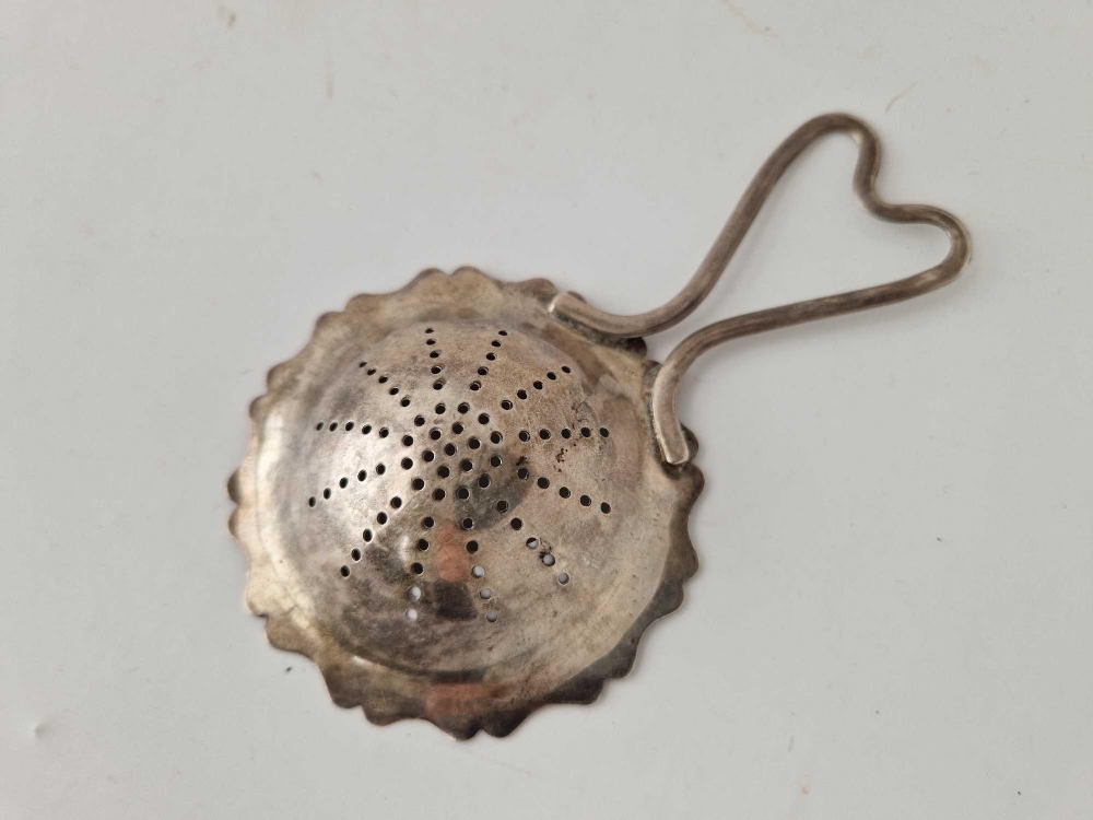 Tea strainer with loop handle. Birmingham 1943 - Image 2 of 2