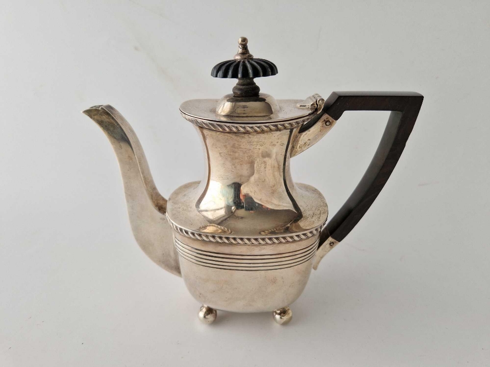 A small Victorian coffee pot with two gadroon bands, 6" high, London 1899 by WH Ltd, 290g - Image 2 of 2