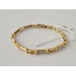 A GOOD DIAMOND BRACELET 18CT GOLD 7.5 INCH 19.2 GMS