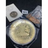 Giant HM Elizabeth House of Windsor medal, 1990 Five pounds + unc. pennies & half pennies