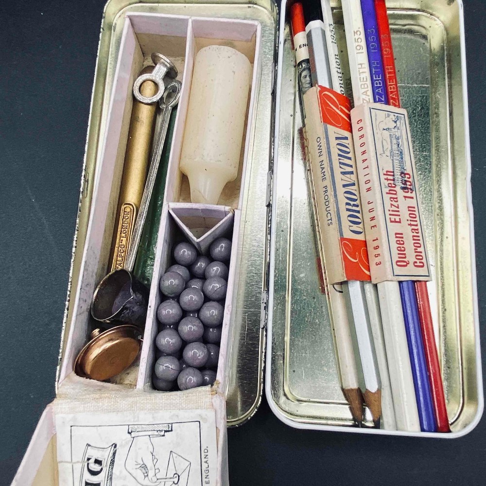 Tin of unused pencils and a sealing wax set - Bild 2 aus 2