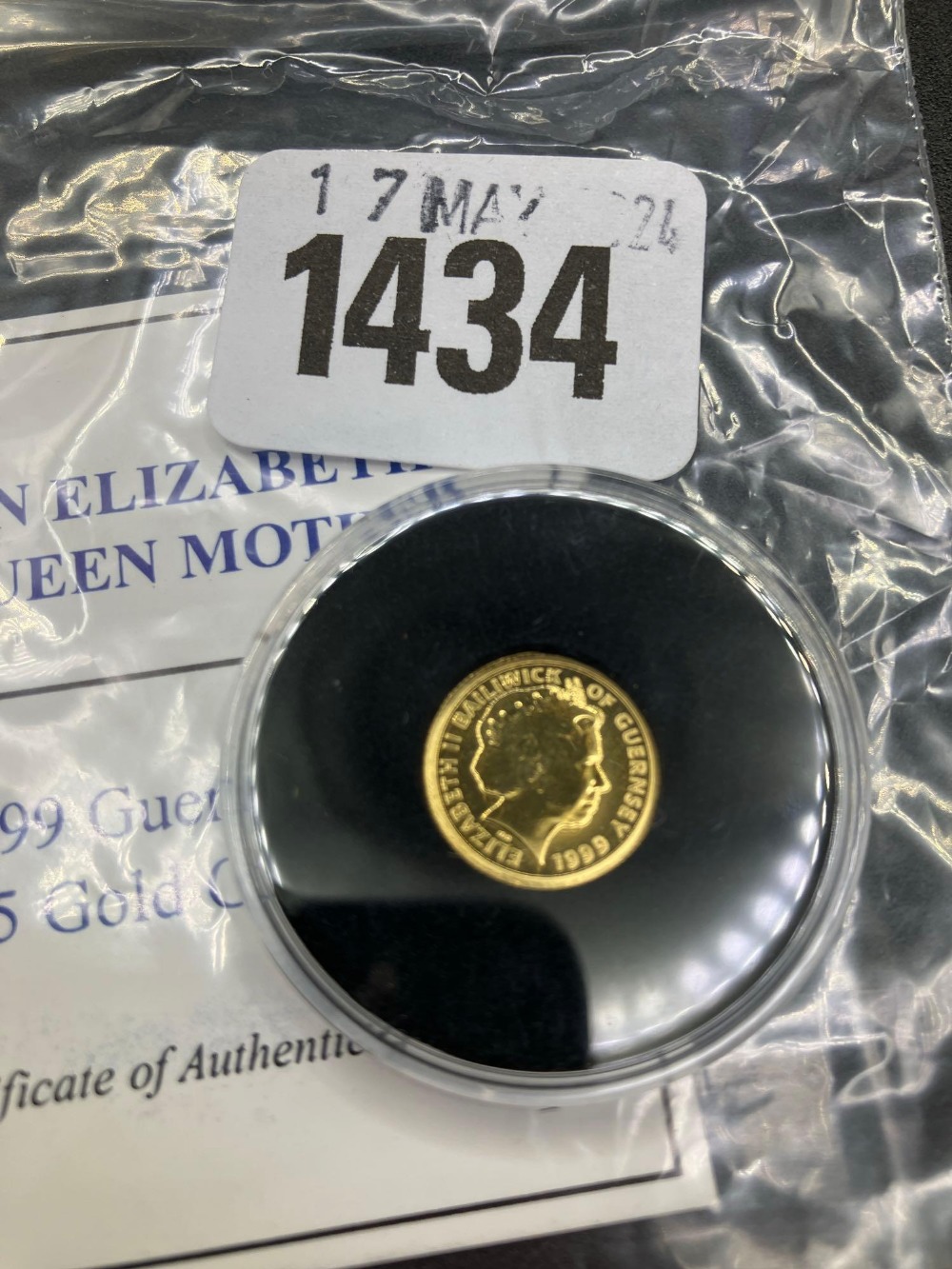 A Guernsey gold £5 coin 1999 1/25th oz - Bild 2 aus 2