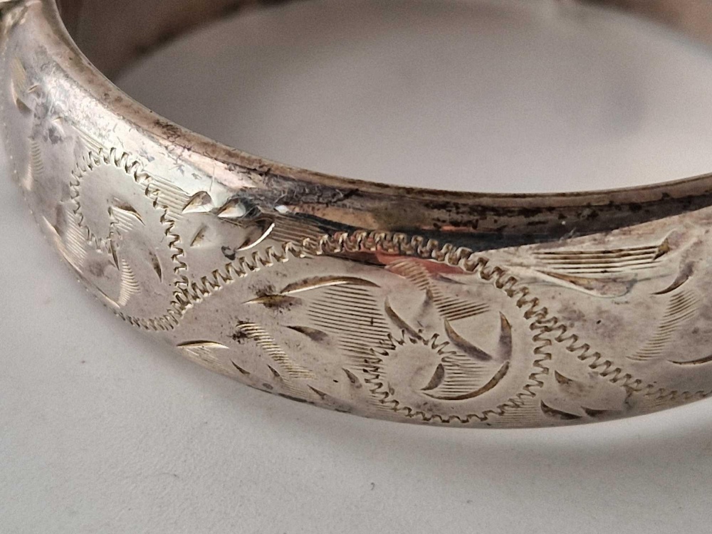 A hinge silver bangle 23 gms - Image 2 of 3