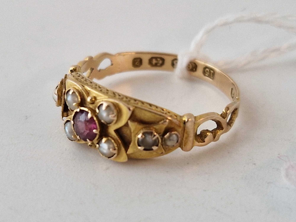 A VICTORIAN RUBY AND PEARL RING 15CT GOLD BIRMINGHAM 1899 SIZE O 2 GMS - Image 3 of 4