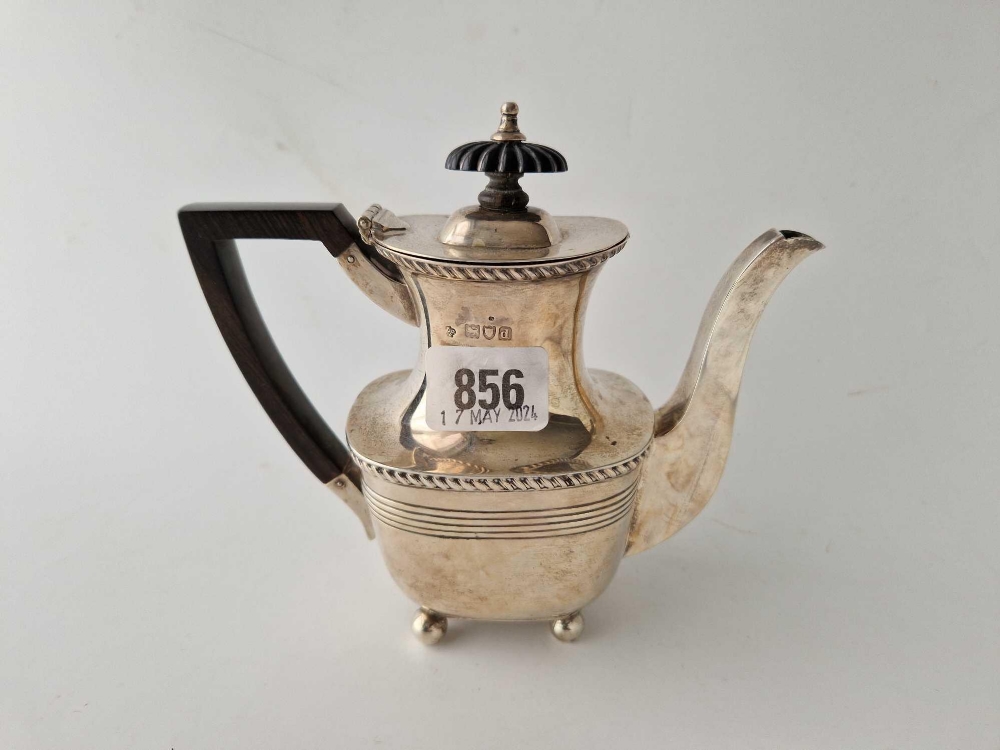 A small Victorian coffee pot with two gadroon bands, 6" high, London 1899 by WH Ltd, 290g