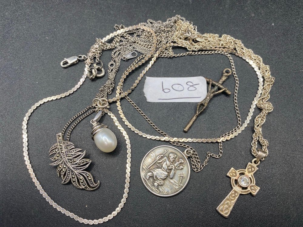 A selection of various chains and pendants 32 gms