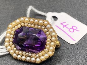 A fine vintage amethyst and pearl brooch pendant octagonal edge with two rows of pearls