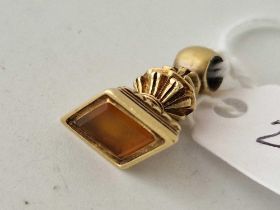 A gold seal 15ct gold with lozenge carnelian set terminal 4.2 gms