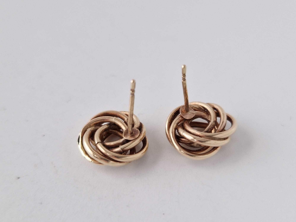 A pair of knot ear studs 9ct 1.3 gms - Image 2 of 2