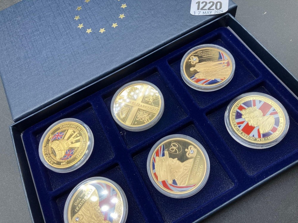 Gold plated commemoratives in box of QEII (6)