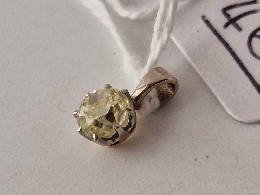 A HIGH CARAT GOLD DIAMOND SOLITAIRE PENDANT THE STONE APPROX. 6MM X 6MM - Image 2 of 2