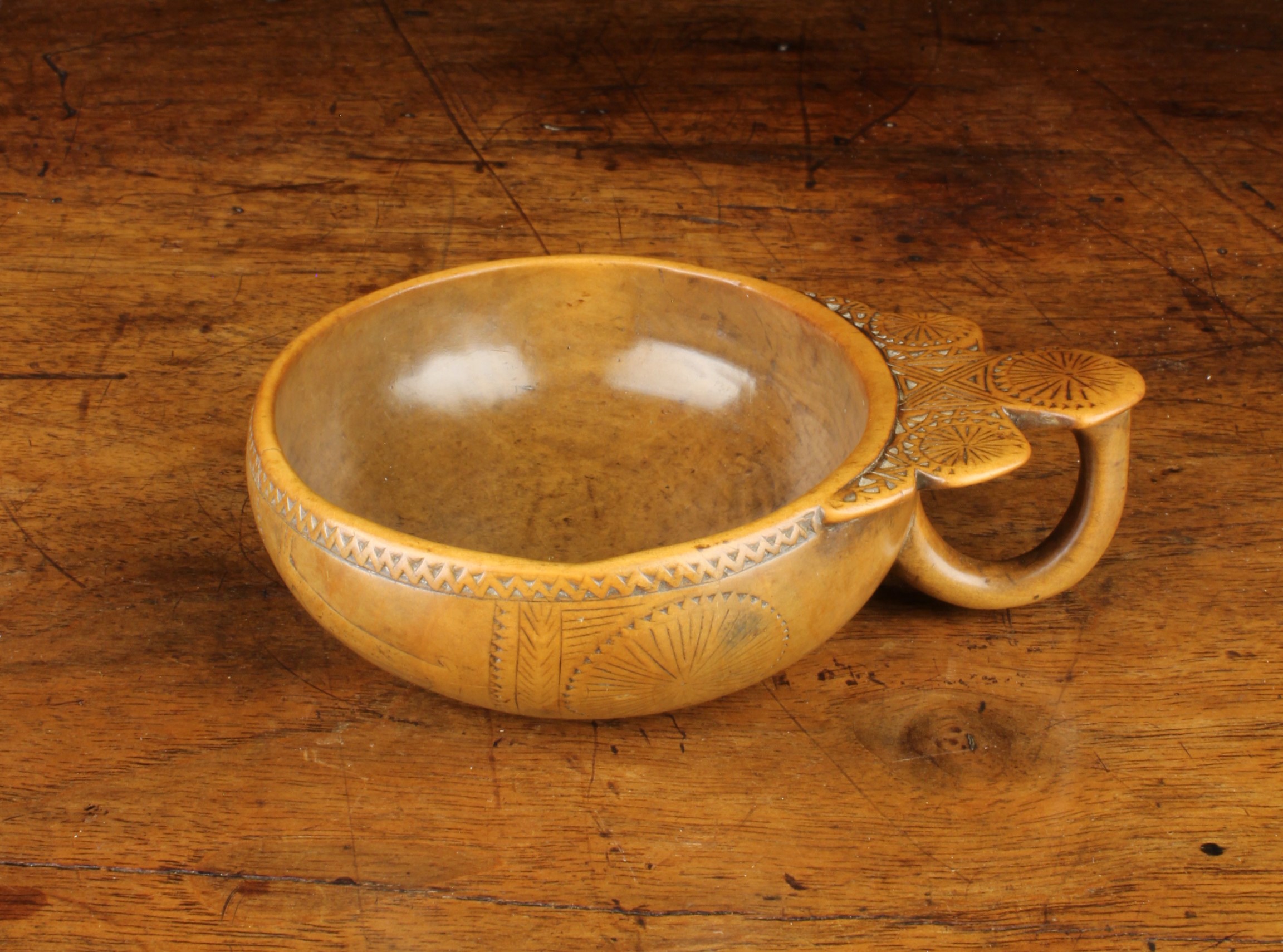 A Fine & Rare 16th/17th Century Boxwood Porringer or Tasting Cup of rich colour and patination. - Image 6 of 10