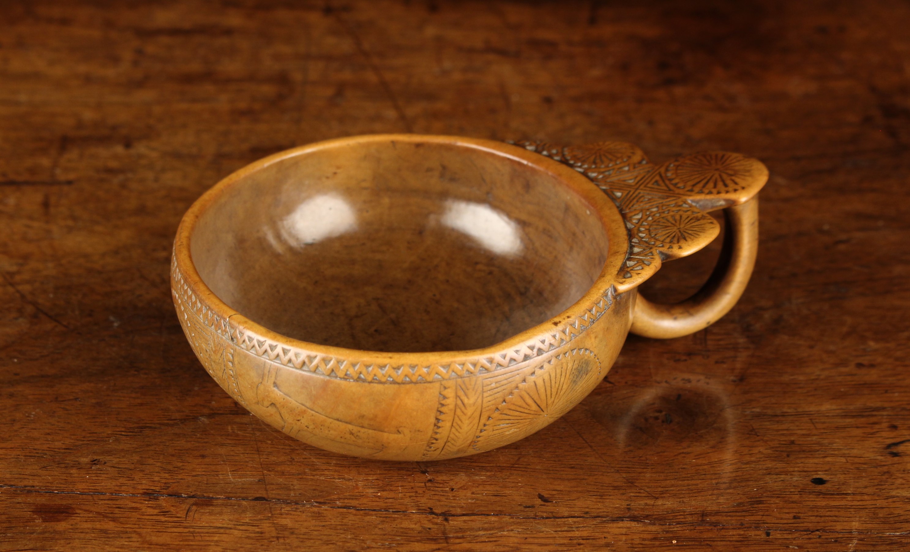 A Fine & Rare 16th/17th Century Boxwood Porringer or Tasting Cup of rich colour and patination. - Image 4 of 10