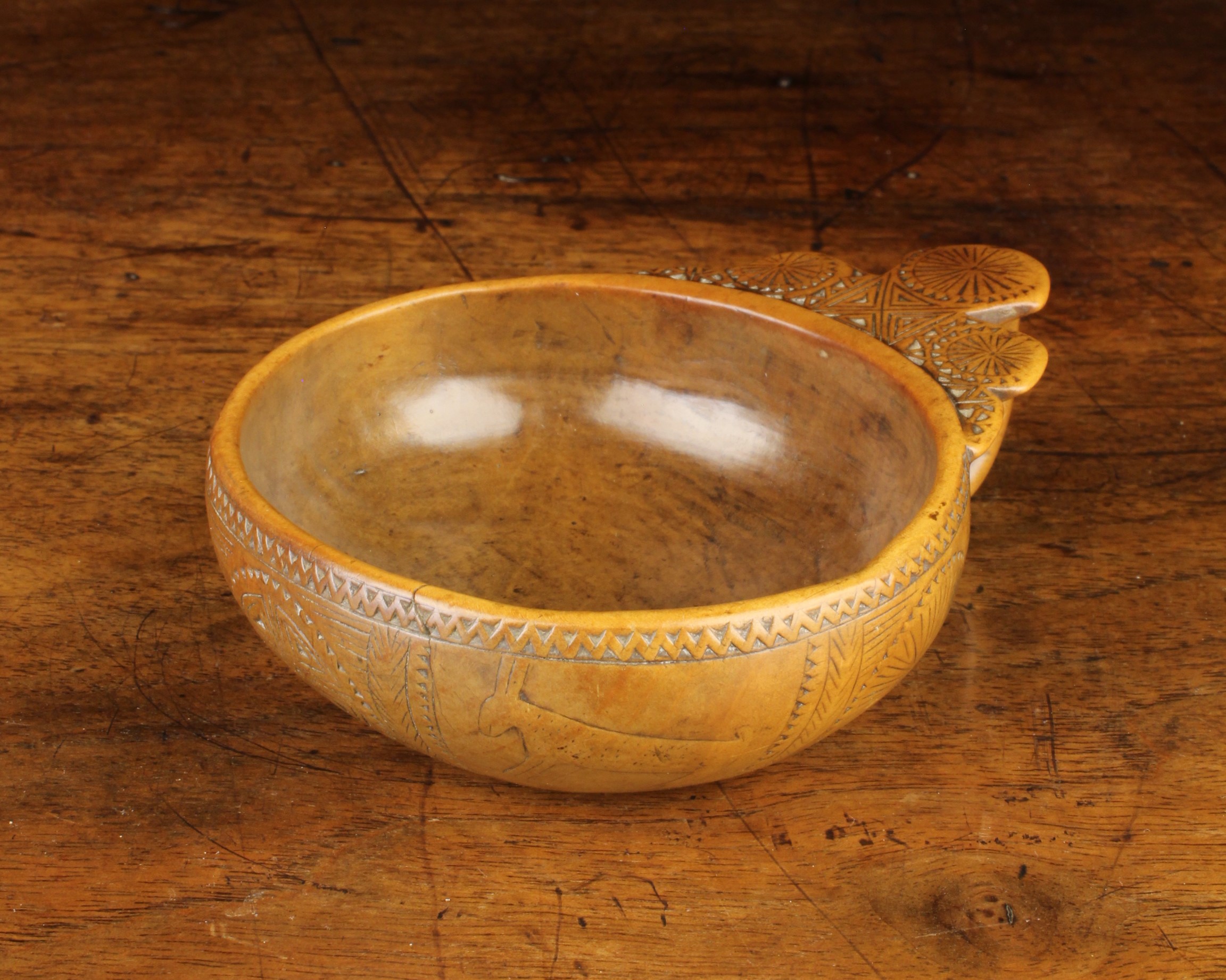 A Fine & Rare 16th/17th Century Boxwood Porringer or Tasting Cup of rich colour and patination. - Image 7 of 10