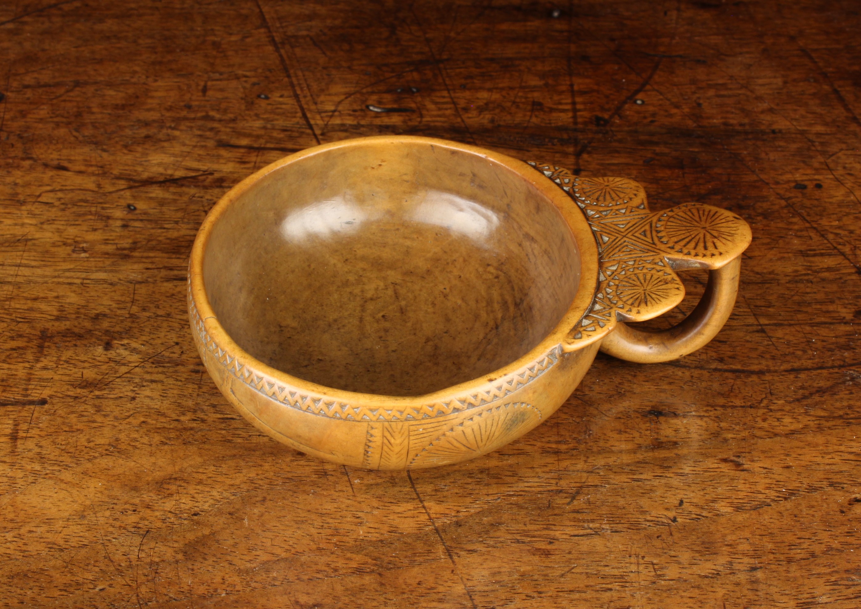 A Fine & Rare 16th/17th Century Boxwood Porringer or Tasting Cup of rich colour and patination. - Image 9 of 10