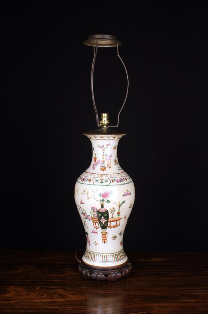 A Tall Chinese Pot Lamp. - Bild 2 aus 2