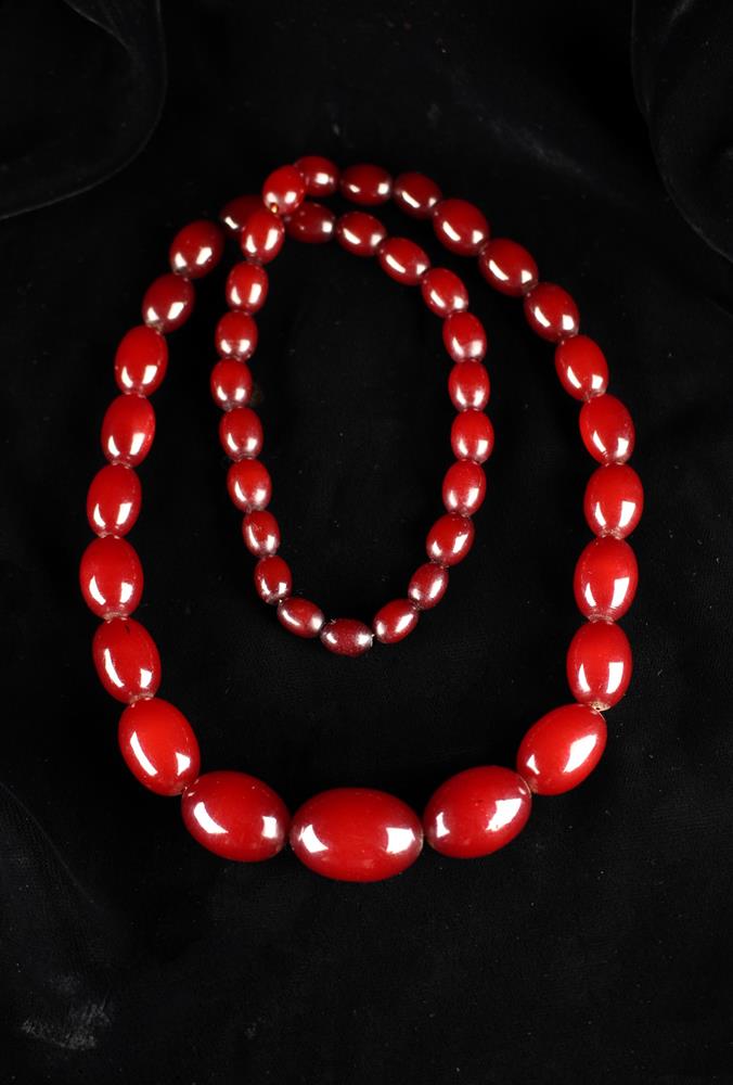 A Cherry Amber Necklace of graduated oval beads (approx 72 g). - Image 2 of 2