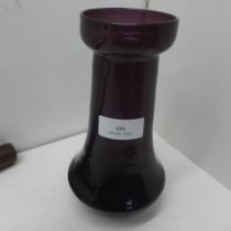 A purple glass Hyacinthe vase - 17cm - good condition