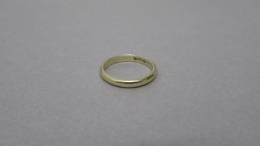 A 14ct yellow gold wedding band - ring size K/L - approx weight 2.7 grams