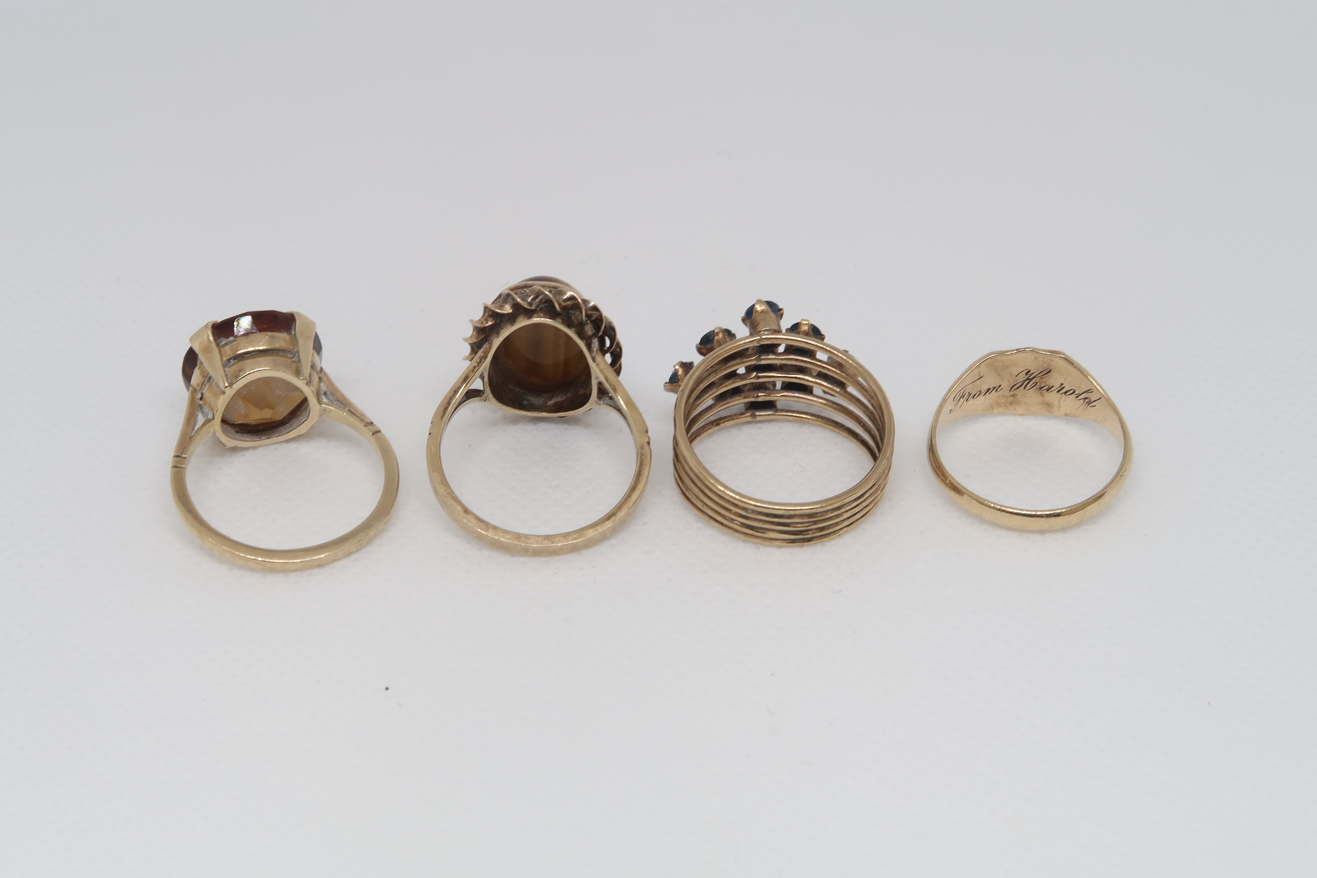 Four gold rings; one 14ct ring and three 9ct rings, all hallmarked, with a 9ct hallmarked cross on a - Image 3 of 5