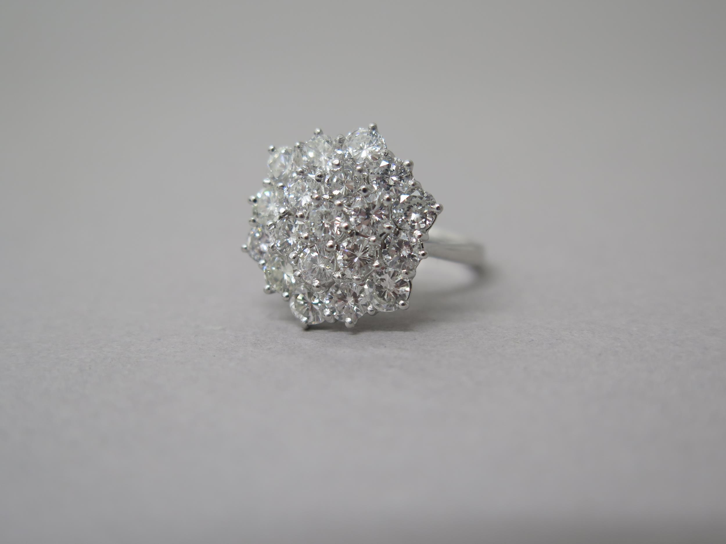 A good quality 18ct white gold large diamond cluster ring - diamonds approx 2ct, diamonds are well