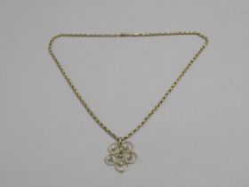 An Edwardian 9ct yellow gold (tested) pendant with peridot and pearls, approx 3cm, approx 1.7