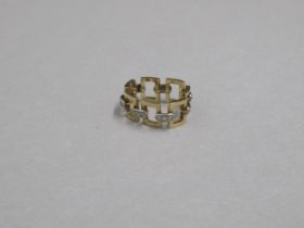 An 18ct yellow gold (tested) and diamond chain link ring - ring size O/P - approx weight 6.6 grams